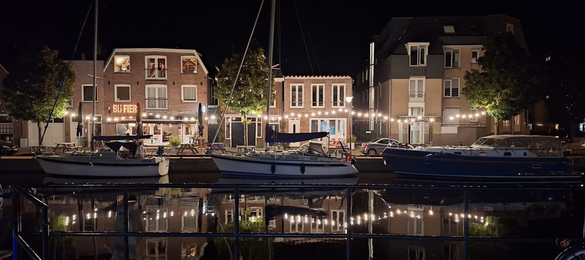 1e Oosterkade 26-14sept'23 avondaanzicht van overkant